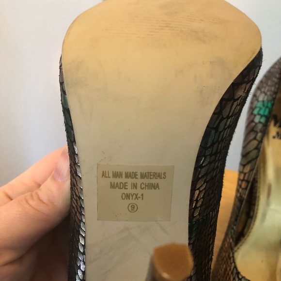 Miss Me Onyx-1 Multi Snake Pointed Toe Pump - Picture 6 of 6